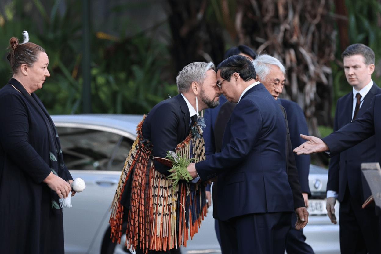 Nguyên tắc cốt lõi trong nghi thức chào hỏi của người Việt